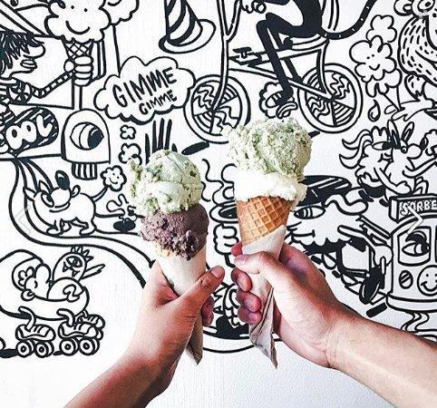 Rollickin Dessert Cafe